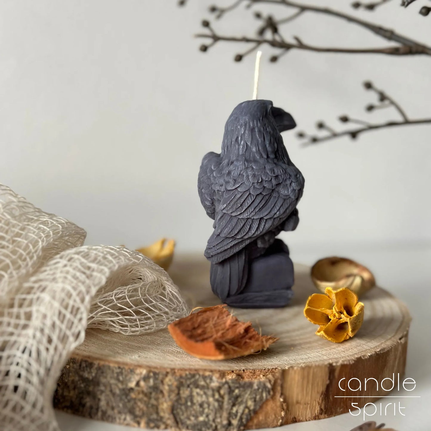 Autumn scented gray raven candle with fall decorations - Halloween home decor for fantasy lovers and unique candle favors