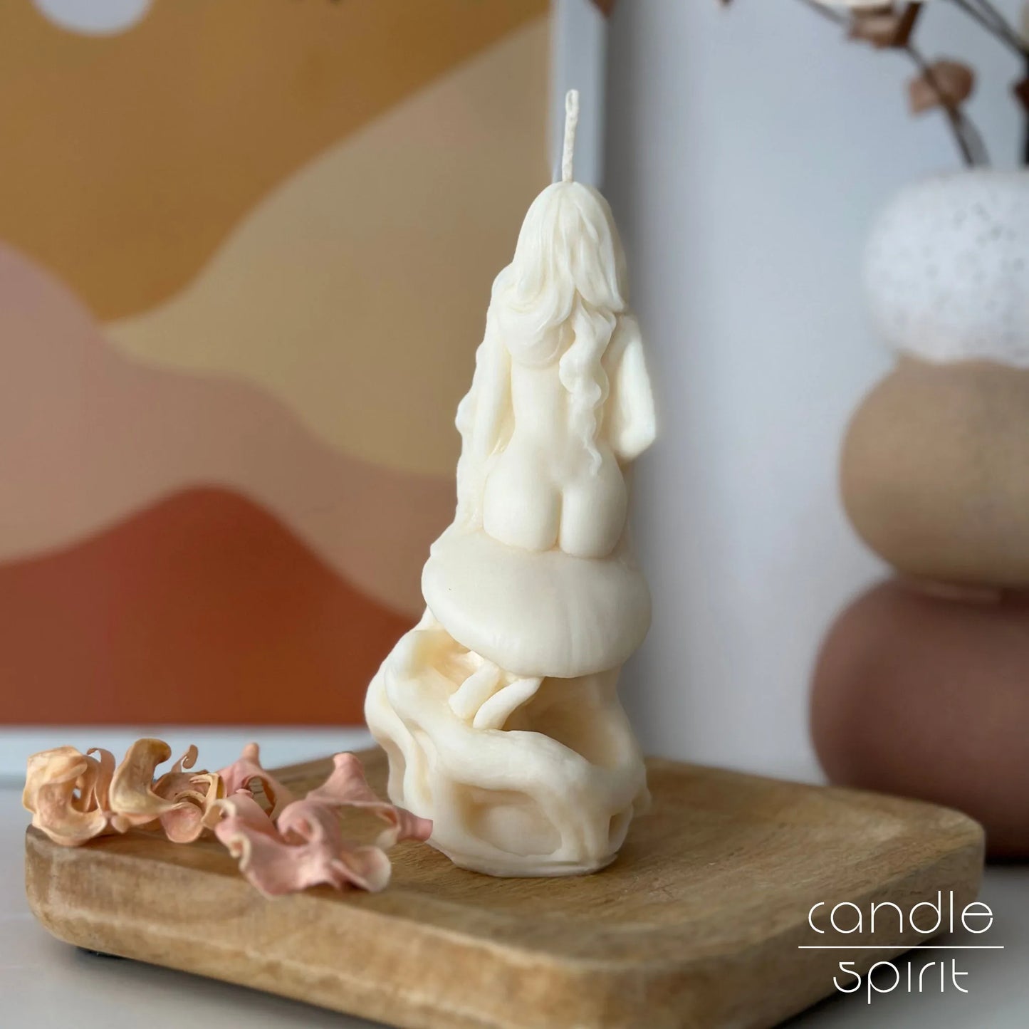 White scented naked lady mushroom candle - ideal present for fantasy fans and book lovers. Unique birthday present for wife, girlfriend, mom, daughter, sister, best friend.