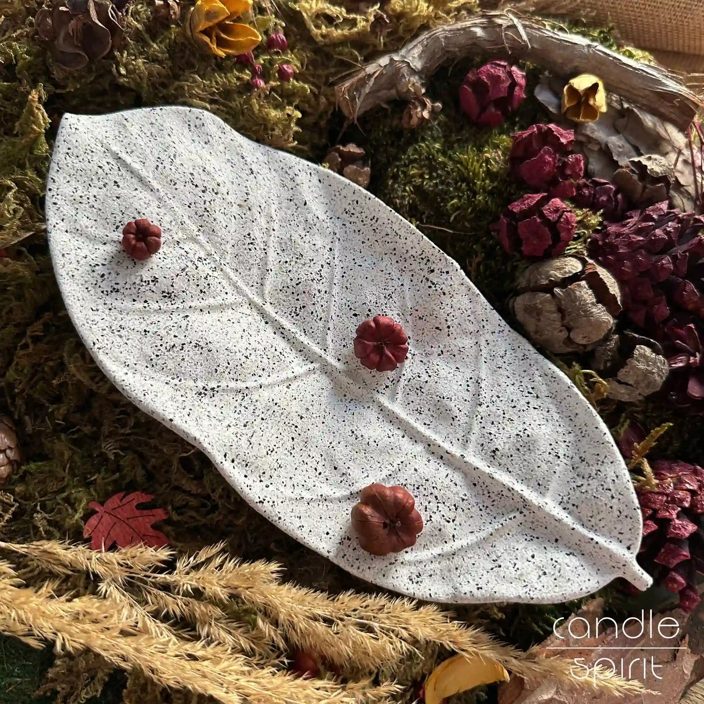 Large decorative leaf tray - autumn trinket dish for jewellery, watches, keys. Perfect Thanksgiving decor, housewarming, fall birthday, seasonal gifts for moms, friends, holiday hosts.