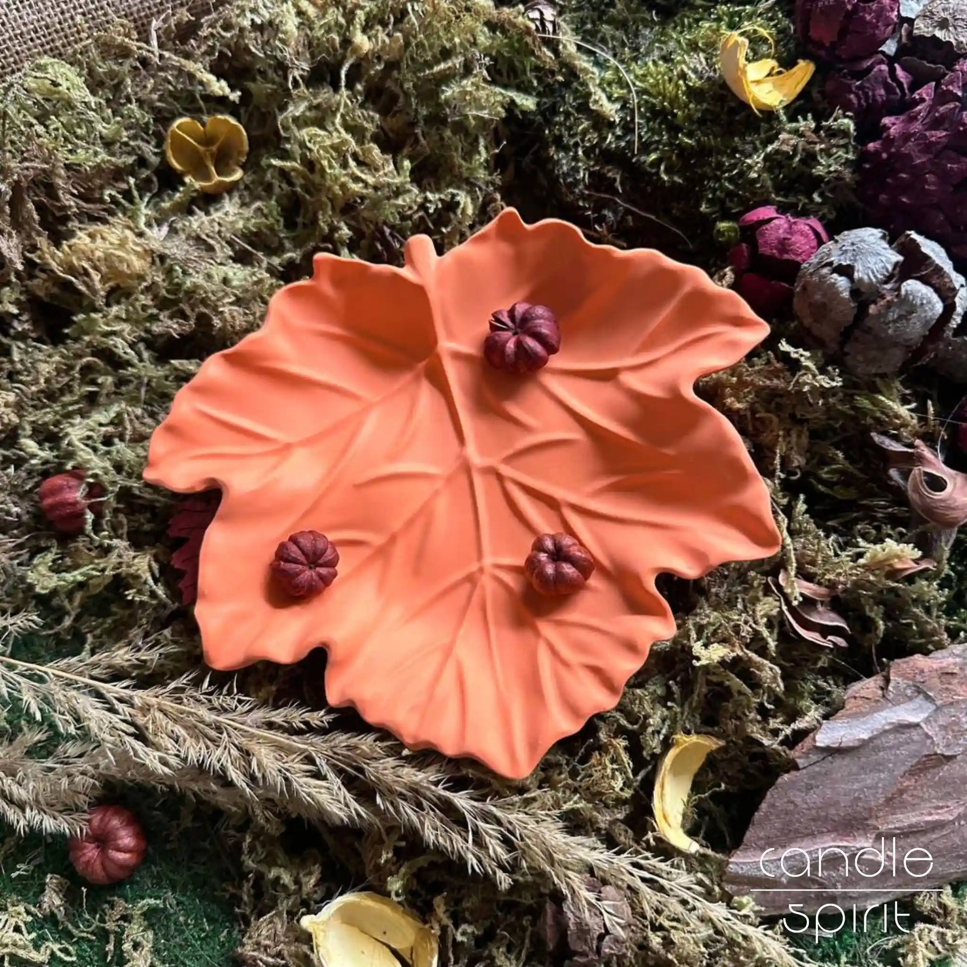 Orange maple leaf trinket tray - Halloween decor and autumn gift for holiday hosts, hostesses, moms, friends, teachers, coworkers, neighbours.