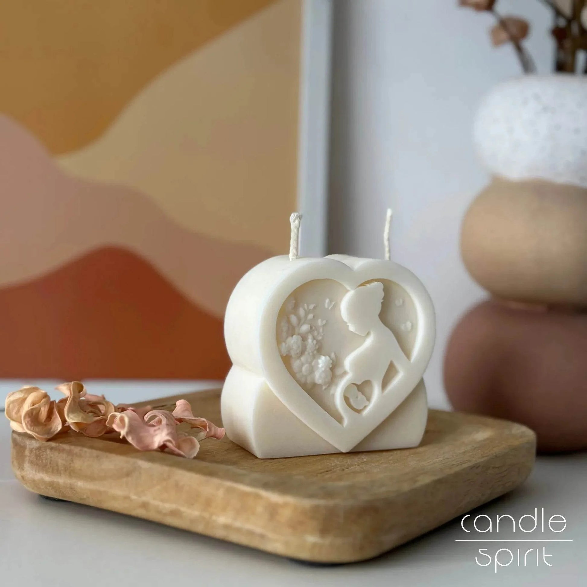 White pregnant lady candle - first Mother’s Day gift, baby shower favour. Ideal for pregnancy announcements, gender reveal parties, and pregnancy gifts. 