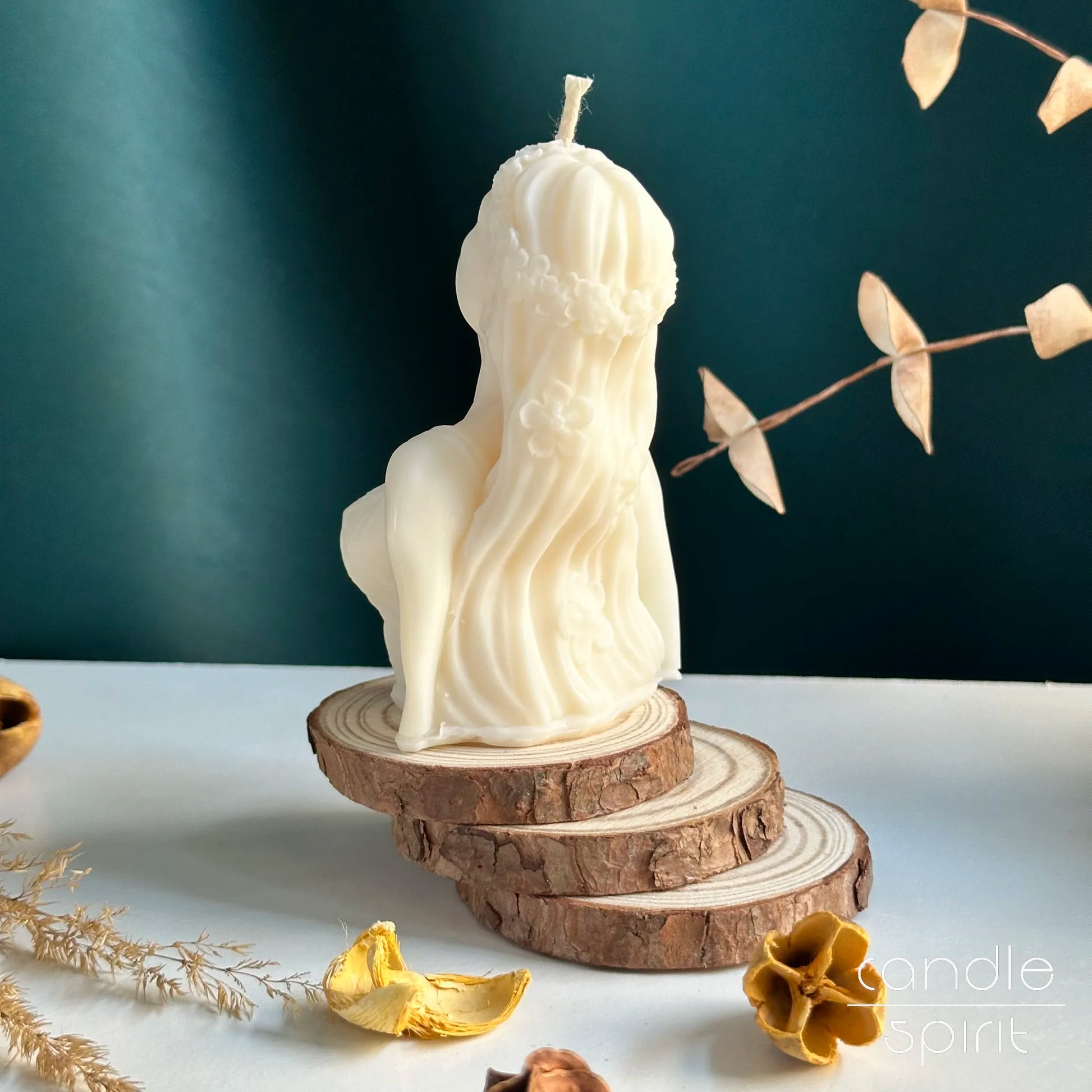 Spring woman candle - seasonal decor and unique Christmas gift for moms, grandmas, friends, wives, sisters.