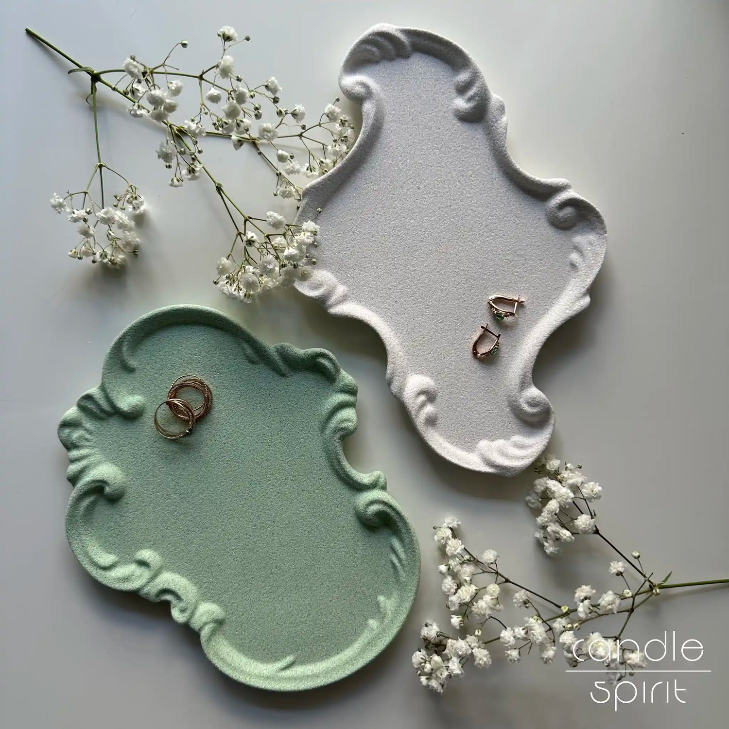 White and pistachio decorative vintage jewelry trays - luxury storage for jewellery, rings, earrings, skincare, perfume. Unique home decor