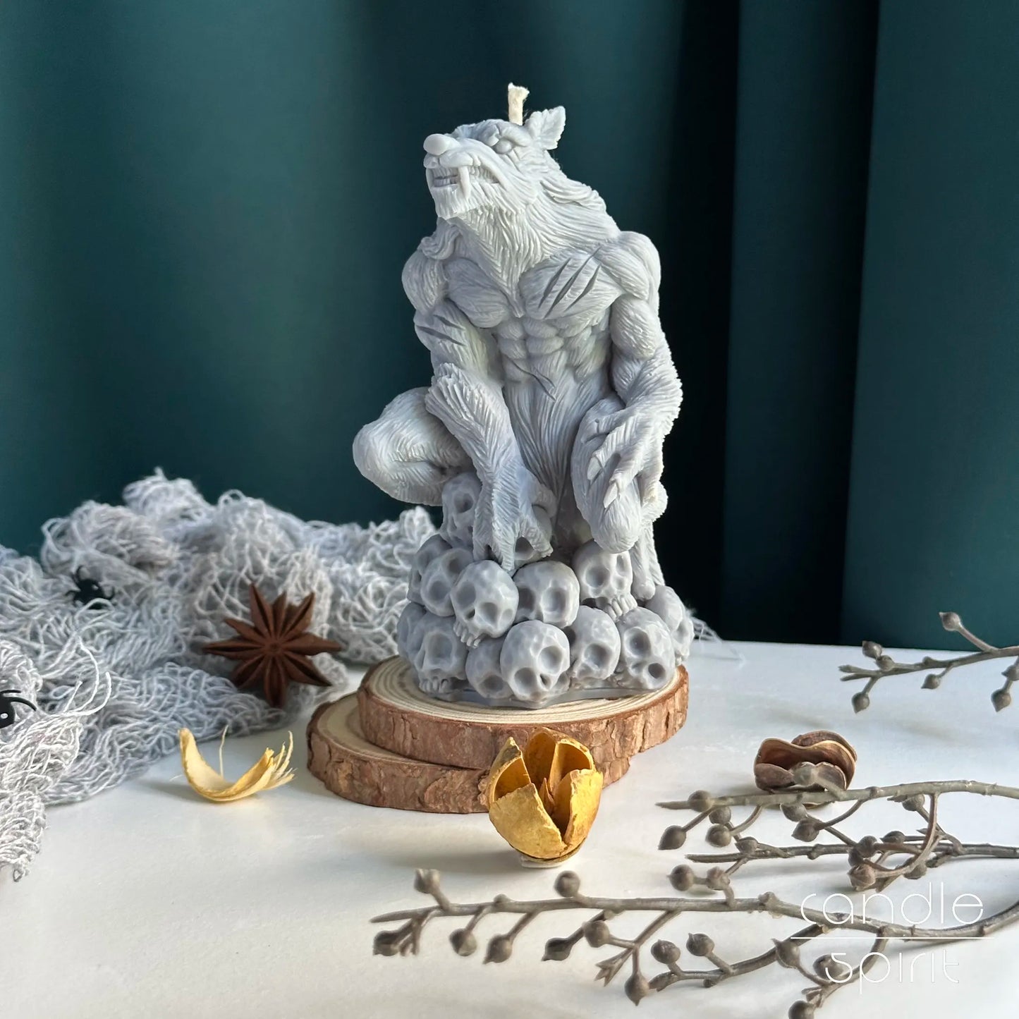 Scented grey werewolf candle with skulls - spooky Halloween decor, birthday gift for gothic lovers, dark academia decor.